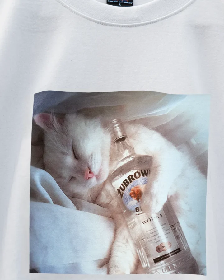 Koszulka Kot Krzysiu z wódką oversize biała Koszulka Kot Krzysiu z wódką oversize biała